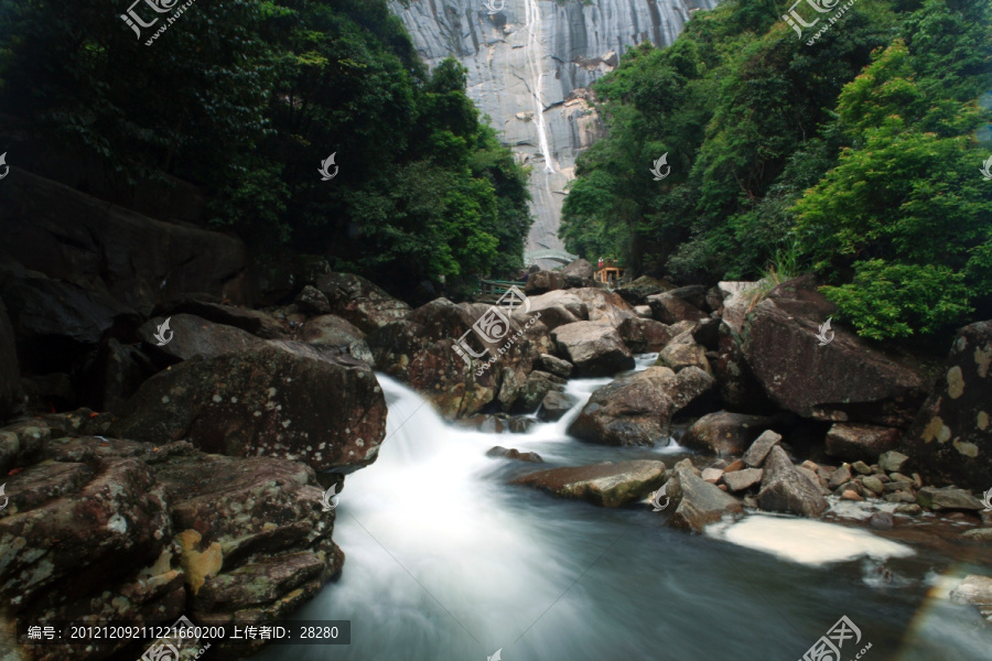 山间急流