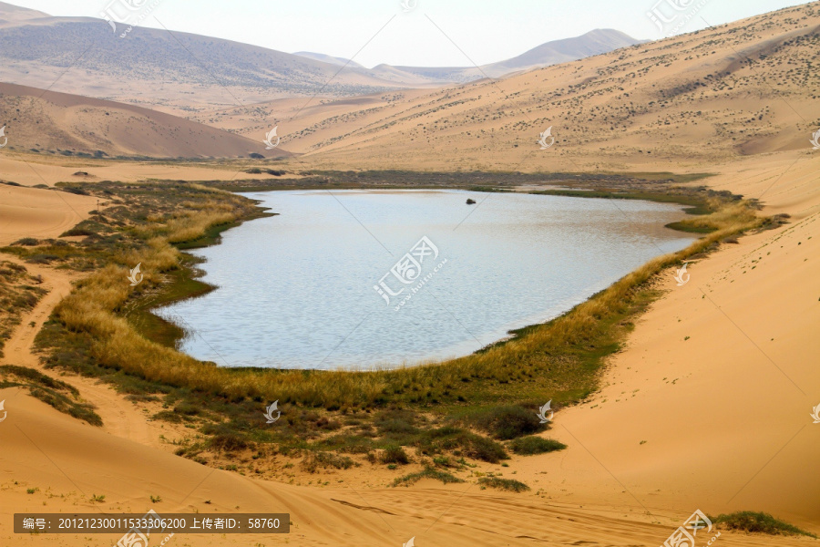 巴丹吉林沙漠,湖泊