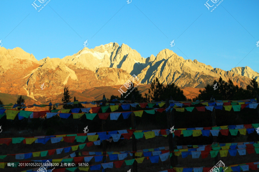 玉龙雪山晨曦,金色山峰