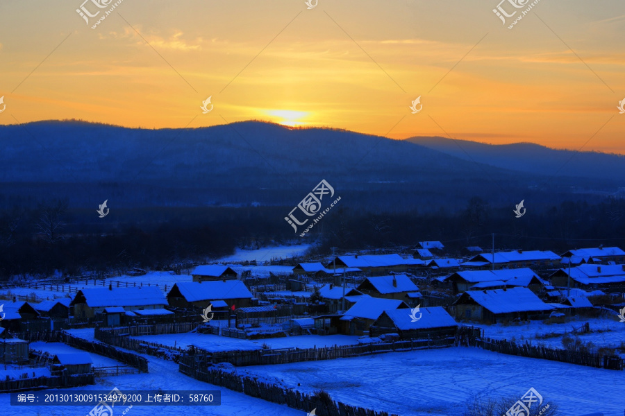 边塞雪村夜色美