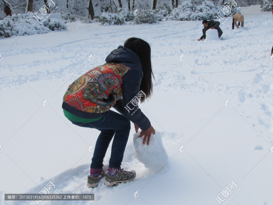 滚雪球的女孩