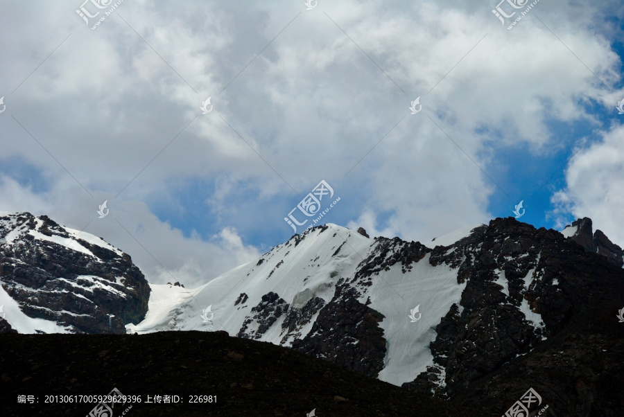 博格达山