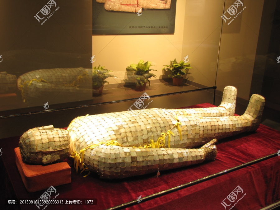 天津博物馆,汉代金缕玉衣