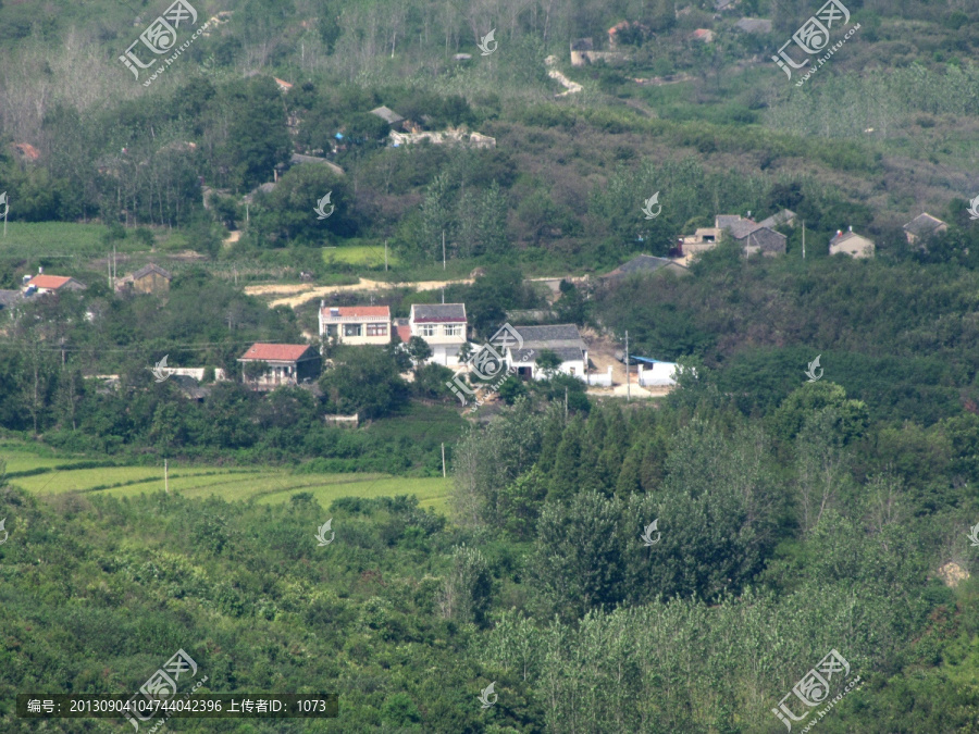 鸟瞰山村田园农家