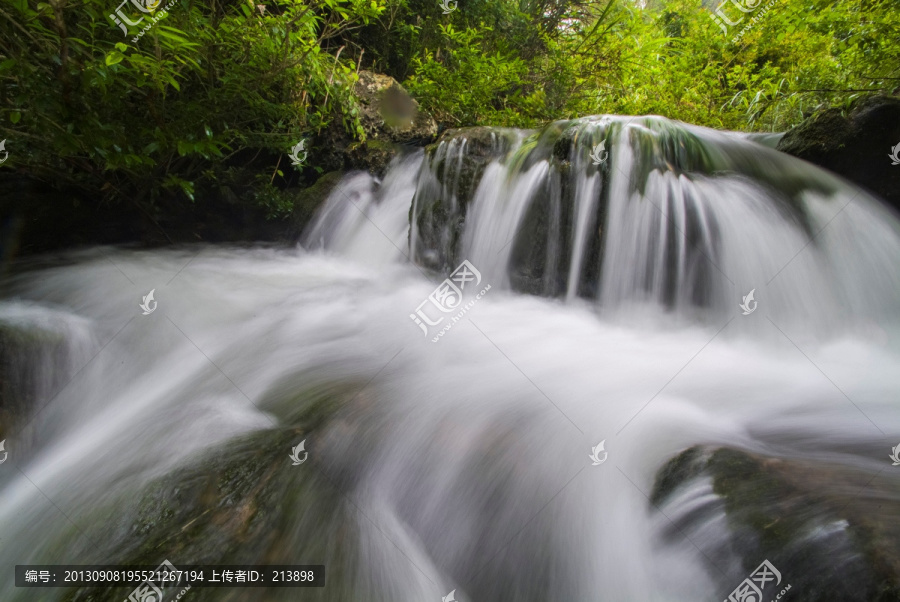 小溪流水