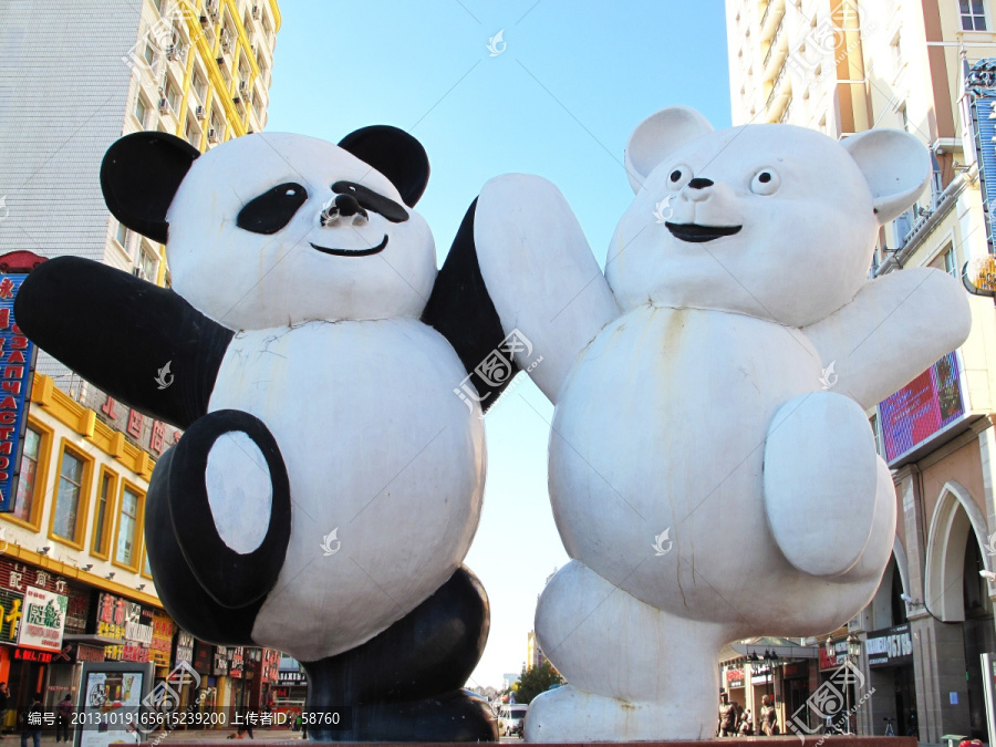 满洲里雕塑,大熊猫和北极熊