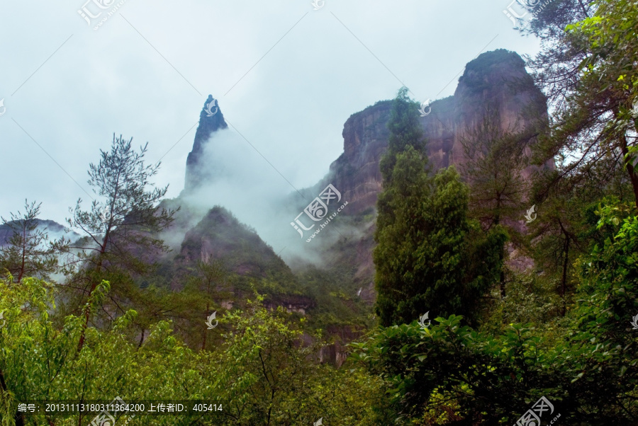 山峰,云雾