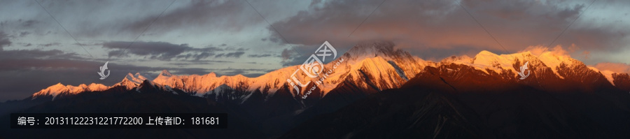 夕照贡嘎山群峰