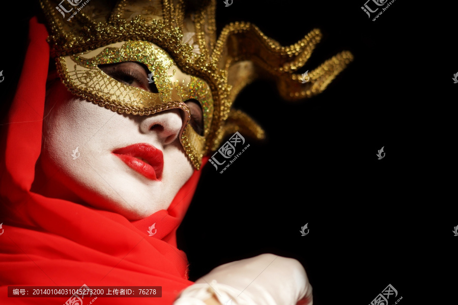 女人金面具