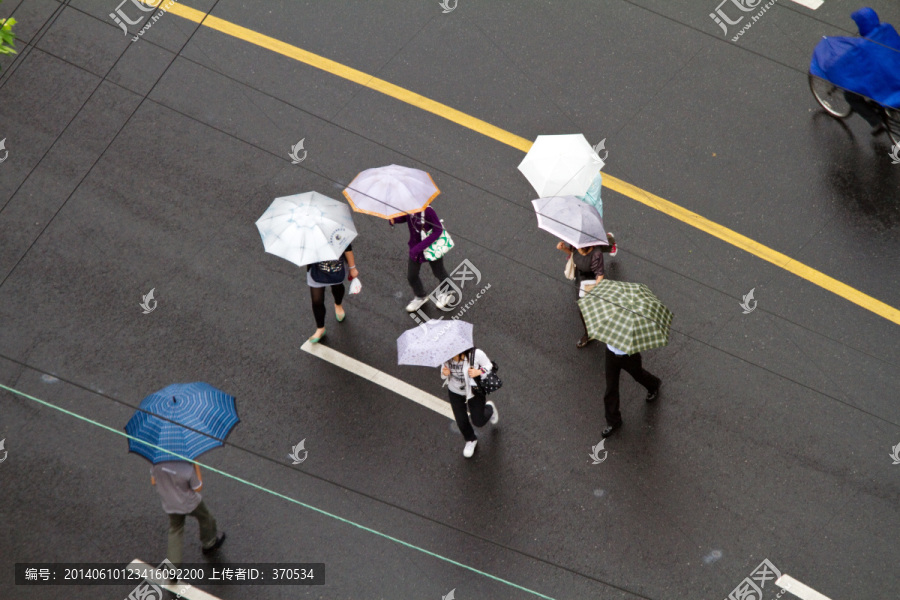 行人,雨伞,道路,雨天,下雨