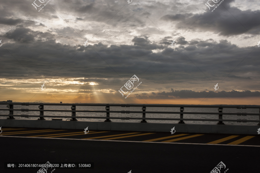 夕陽下的公路