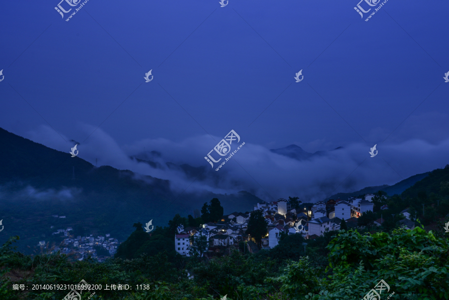 山村夜色,百照