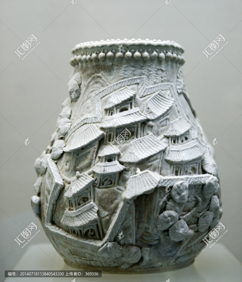 古代堆雕瓷瓶