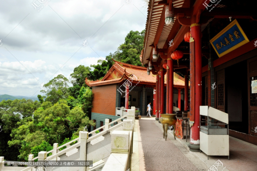 山顶道教寺庙