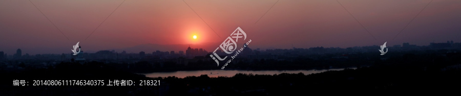 夕阳下的北京城全景图
