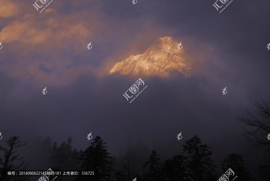 日照金山,贡嘎山卫士峰