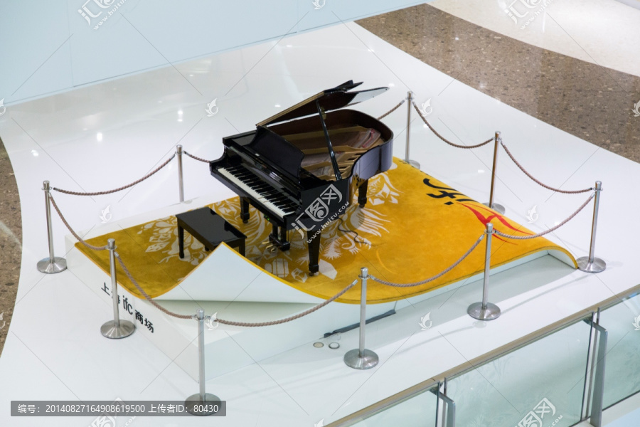 国金中心钢琴
