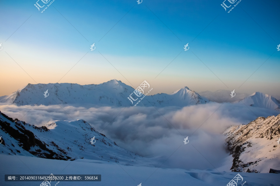 四姑娘雪山日出拍攝