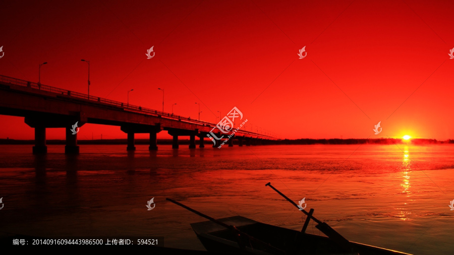 渔船、桥、日出