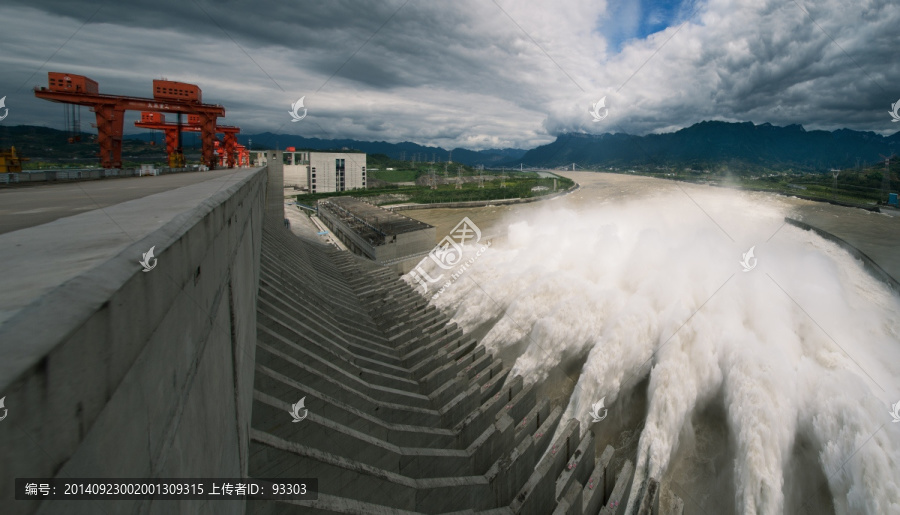 三峡大坝泄洪