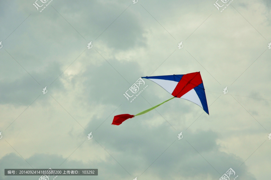 天空中的彩色风筝