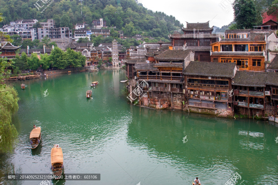 湘西凤凰古城,沱江游船