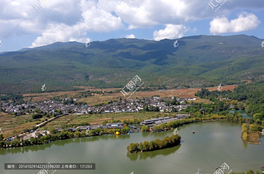 丽江观音峡民居胡泊风景