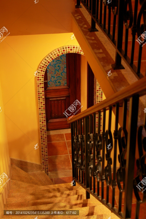 楼梯,门