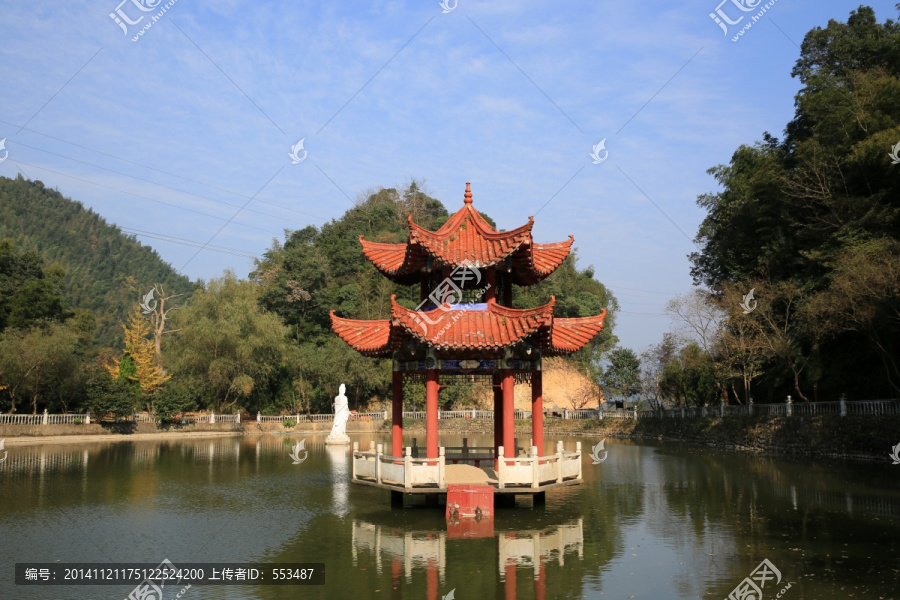 弥陀寺山顶上的寺中湖