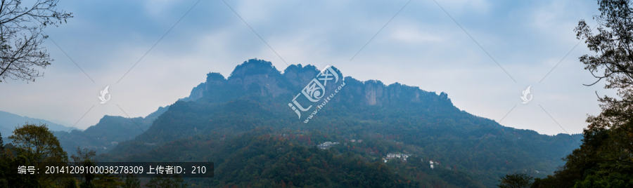 青城山金鞭岩全景图