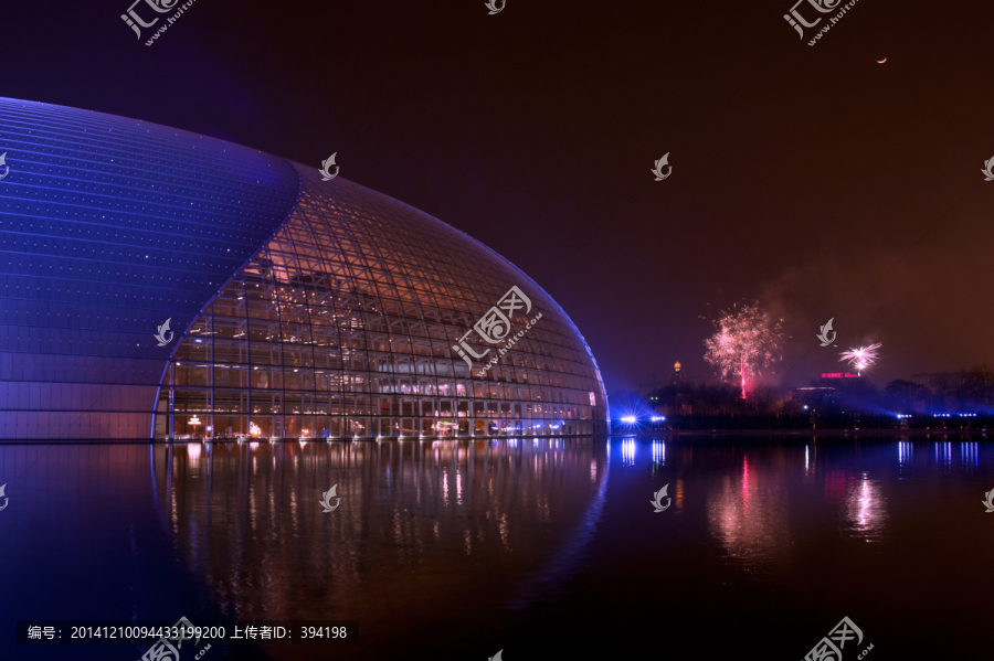 春节期间的国家大剧院夜景