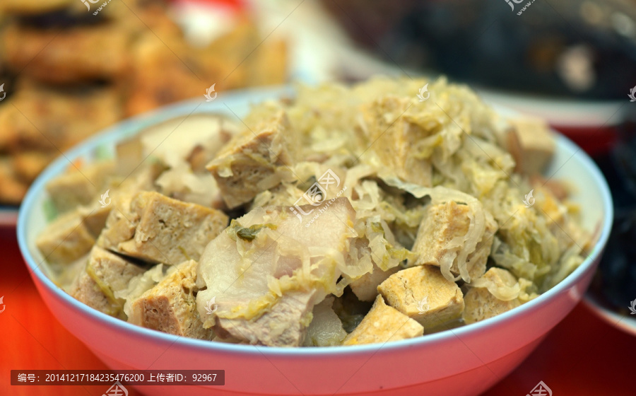 酸菜白肉炖冻豆腐
