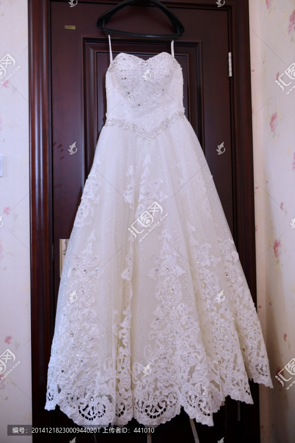白色婚纱
