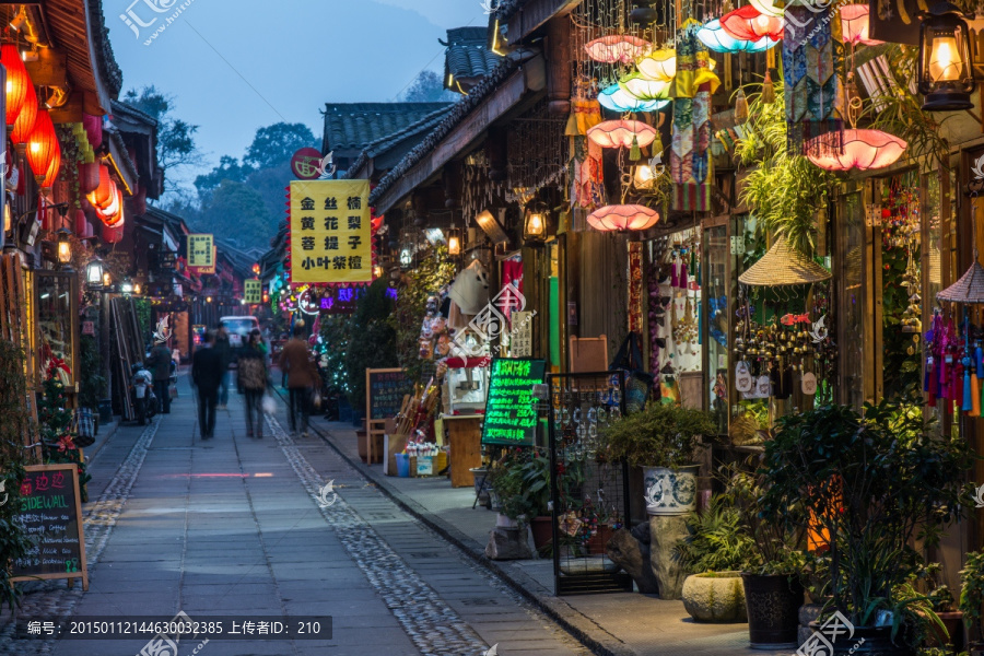 都江堰西街夜景