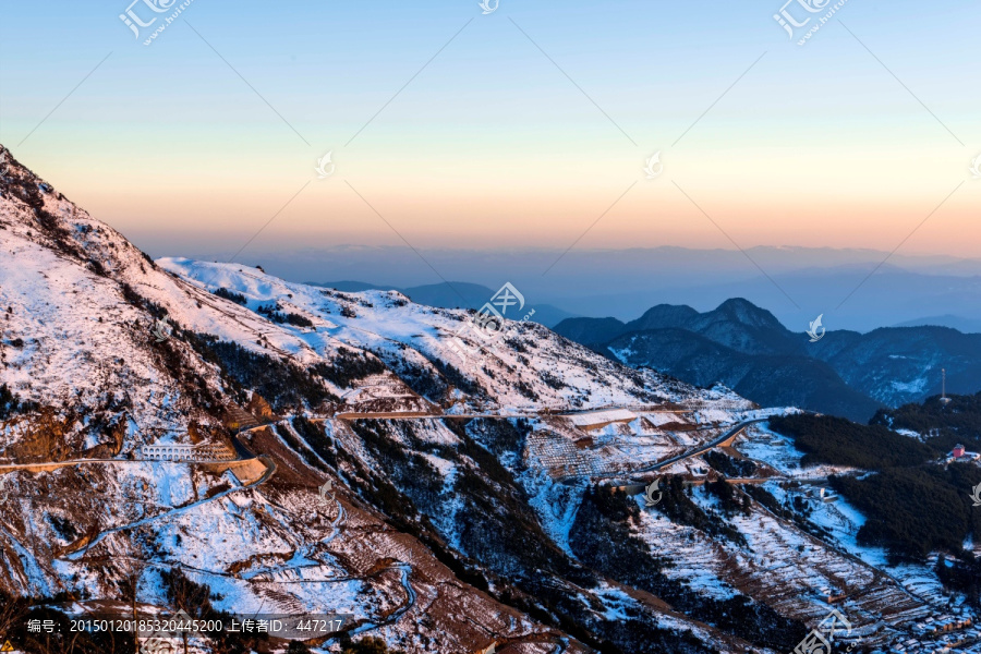 禄劝轿子雪山