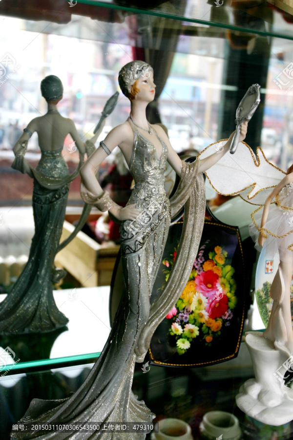 俄羅斯雕塑,少女-匯圖網(wǎng) fosd68.com 俄羅斯雕塑,少女