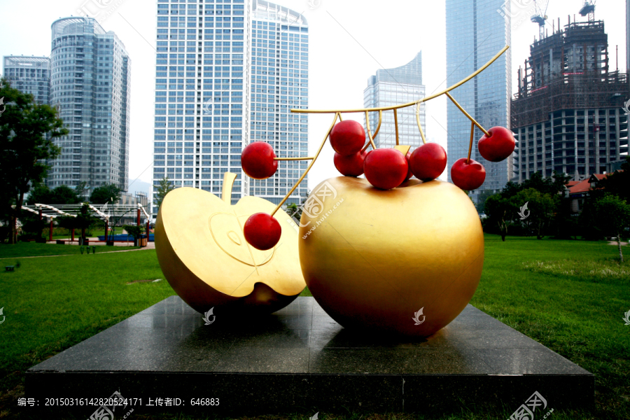 山东烟台广场,,苹果雕塑