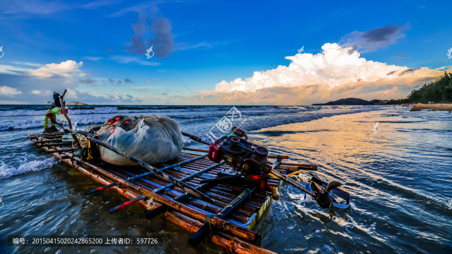 蓝天白云大海竹筏清晨