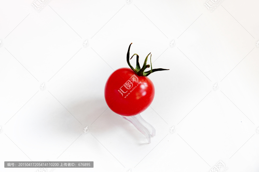 一个红色小西红柿