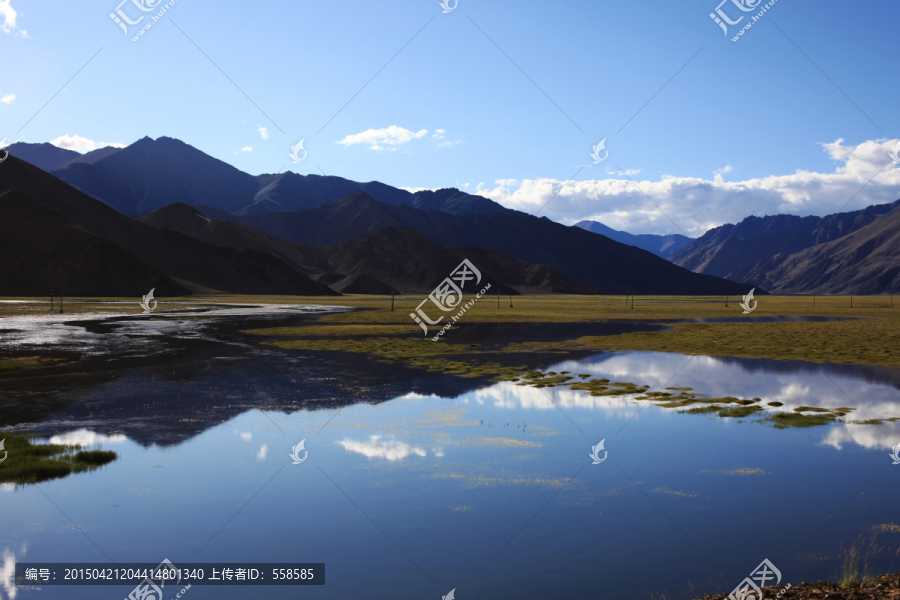 西藏阿里湖泊风光