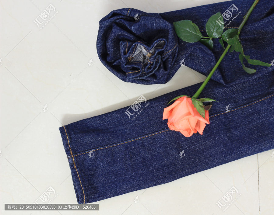 牛仔裤与玫瑰花