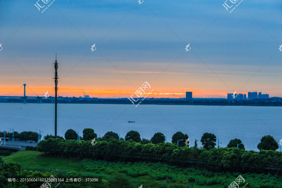 钱塘江日出远景