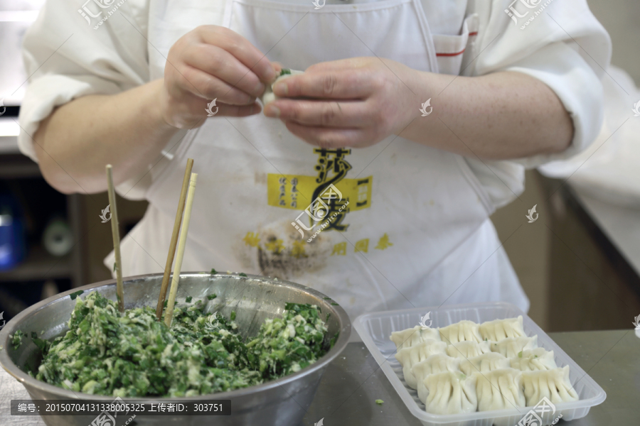 包饺子