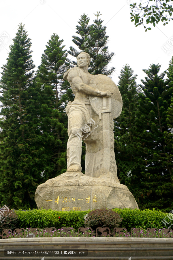 抗日烈士雕像