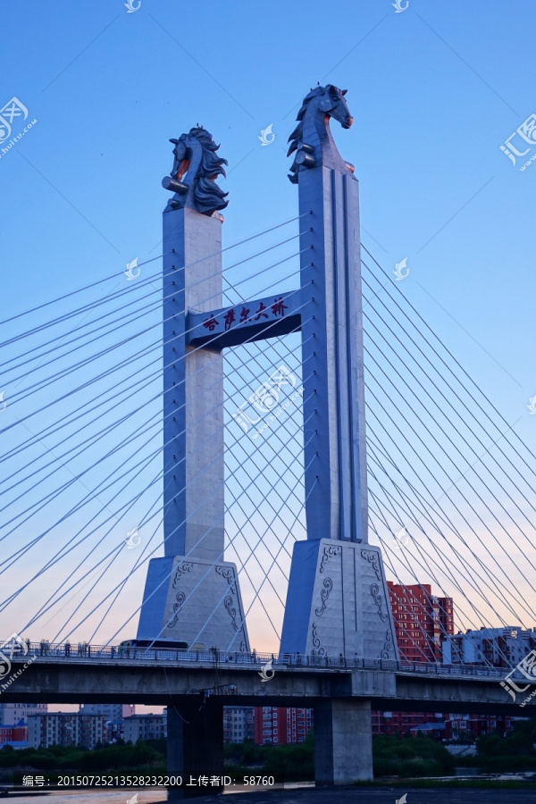 哈萨尔大桥马头琴造型桥塔