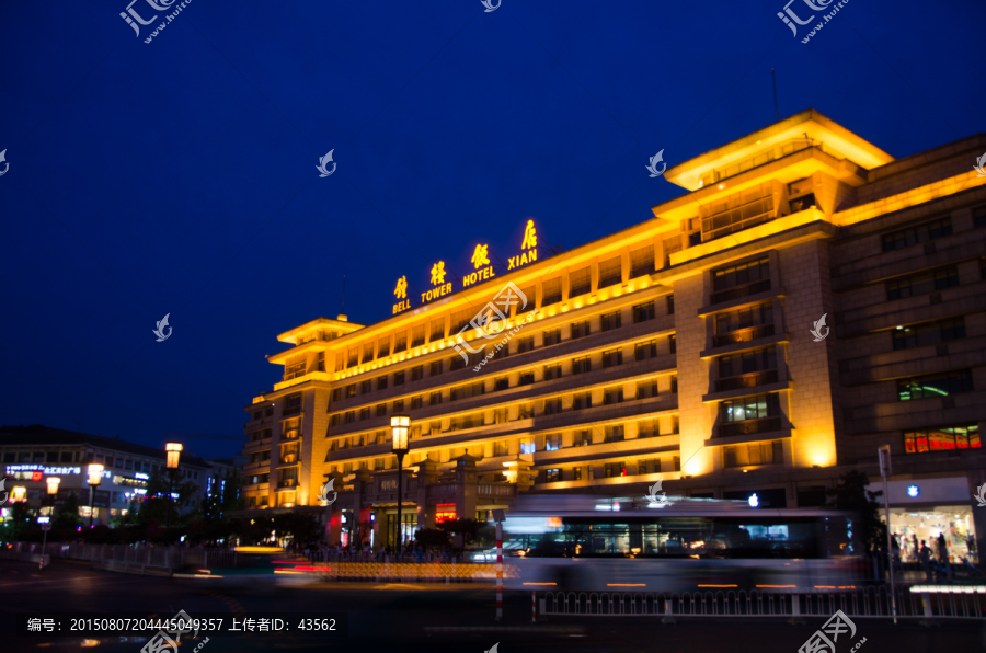 钟楼饭店夜景