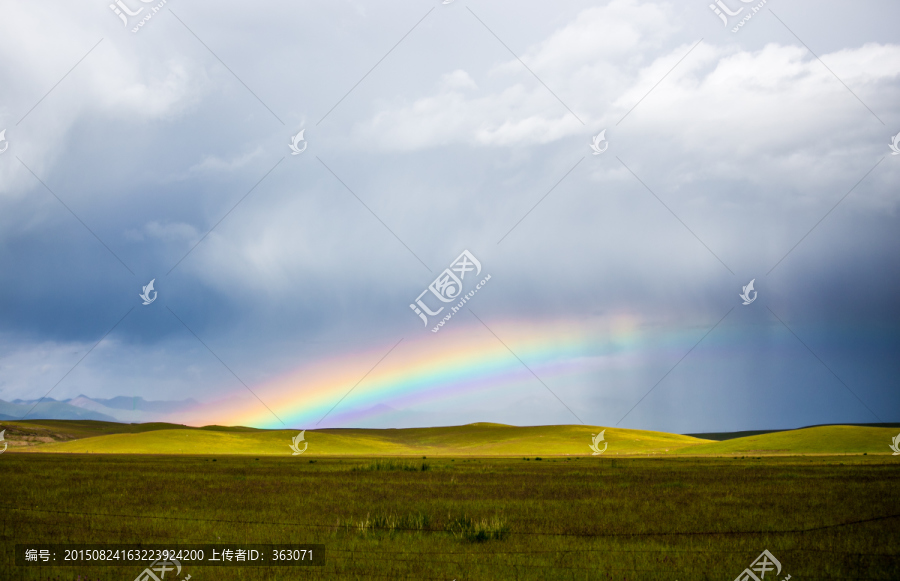 祁连山脉的彩虹