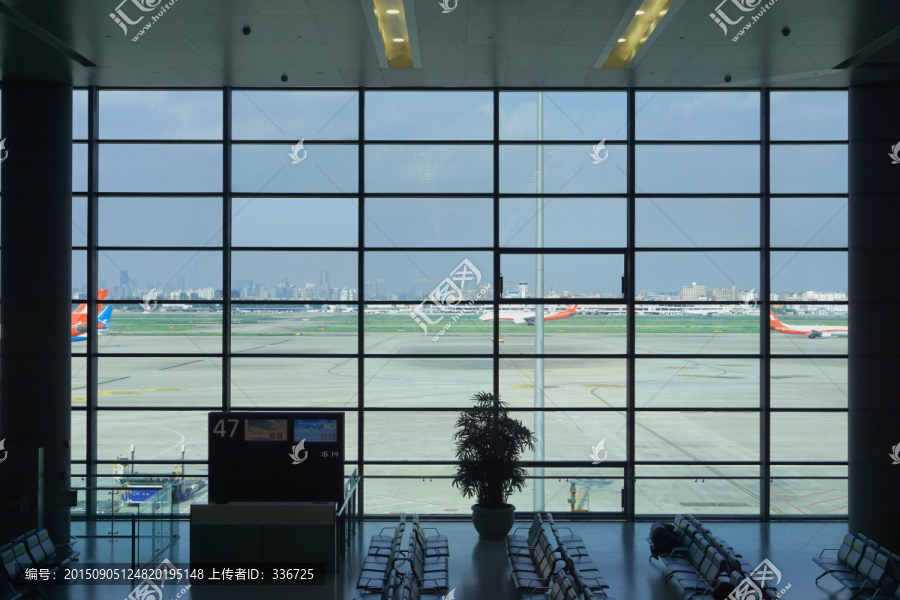 虹桥机场玻璃幕墙和停机坪