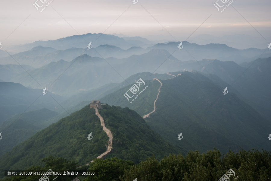 长峪城村明长城,雨雾迷蒙