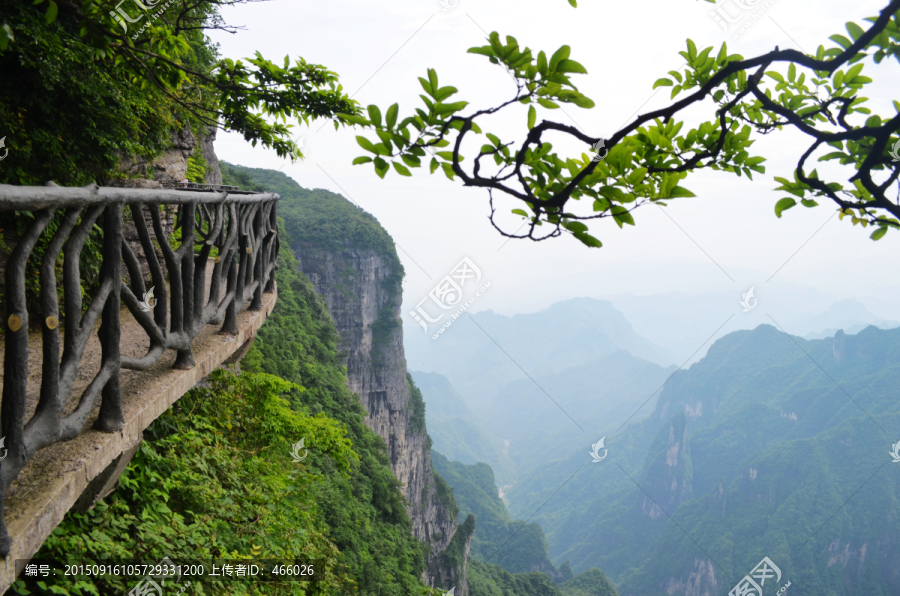 张家界天门山玻璃栈道